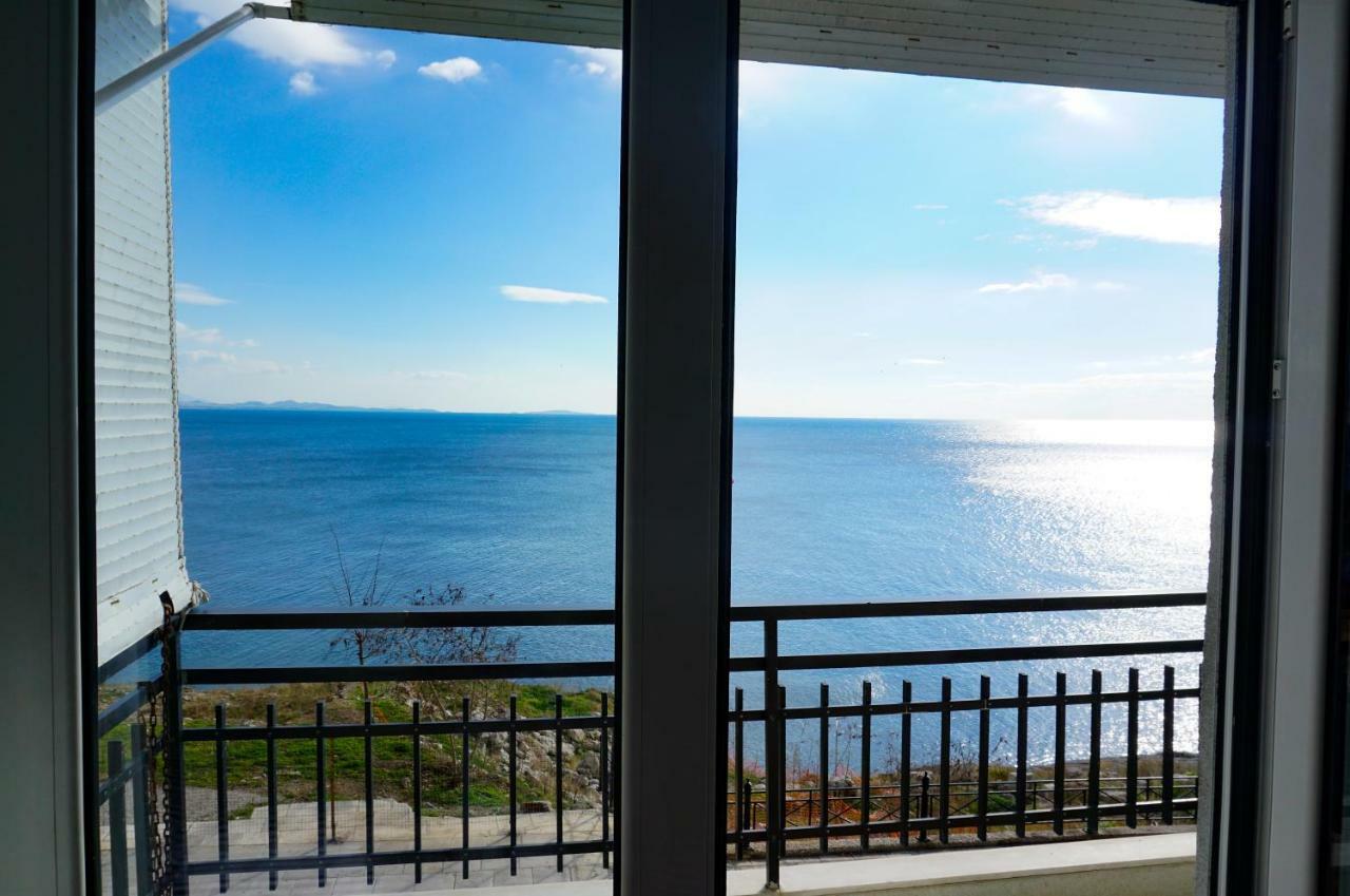 Seaview Apartment Piraeus Exterior photo